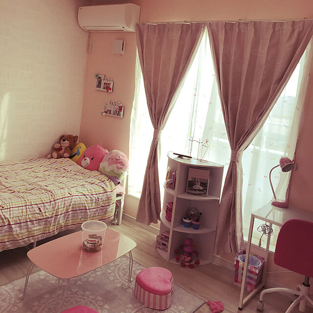 Bedroom,女の子,子供部屋,中学生女の子部屋,ピンクの壁紙,白い床,リクシルの床,ピンク好き,ニトリのクッション,ニトリのカーテン,ピンクとパープル,女子中学生,10代の部屋 Tomoの部屋