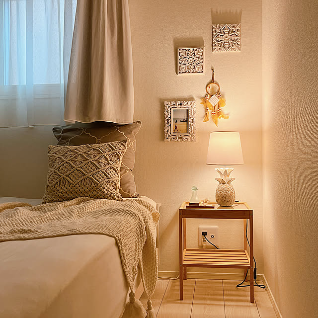 Bedroom,ドリームキャッチャー,SwitchBot,ブランケット,間接照明,寝室の一角,寝室,テーブルランプ,ご褒美アイテム,IKEA,建売住宅,フォローすごく嬉しいです♡,いいね、いつもありがとうございます♡,いいね押し逃げごめんなさい(>_<),建売住宅でも自分らしく,夏,アジア工房 cotoriの部屋
