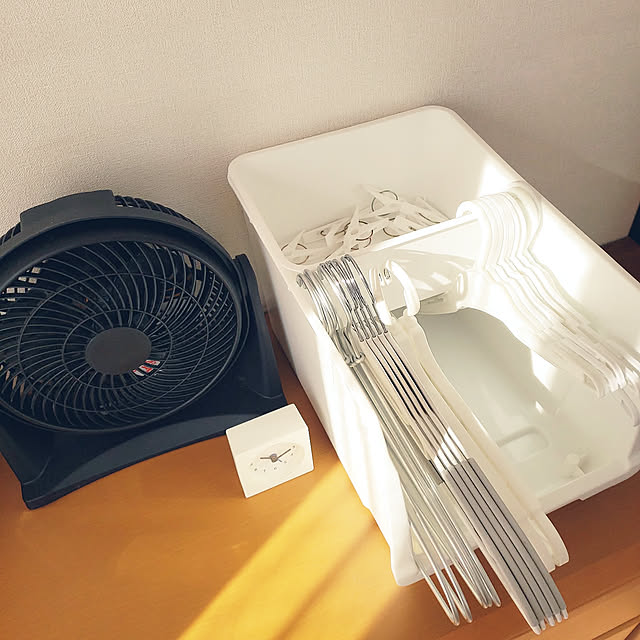 使わないときは邪魔になりがち!?「洋服ハンガー」の収納アイディア10選