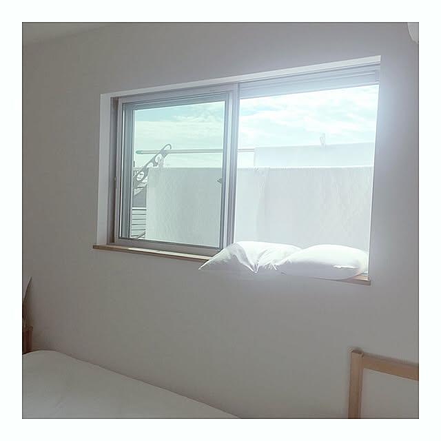 Bedroom,寝室,ミニマリスト,3階建て,洗濯,家事,洗濯物干しスペース,シンプルな暮らし,シンプルライフ,暮らし,こどもと暮らす。,生活感,無印,布団,窓,ニトリ,持たない暮らし,ナチュラル,断捨離 SIMPLEの部屋