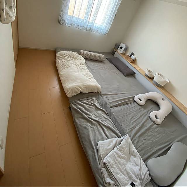カーテンなし,ベットルーム,ナチュラル,カインズ,子供のいる暮らし,寝室,1LDK,ダイソー,北欧,Bedroom,賃貸,大東建託,災害備蓄 pesuの部屋