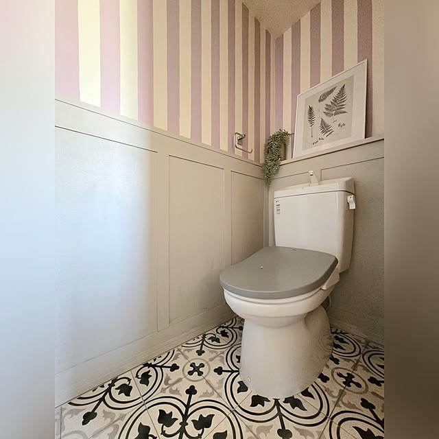 Bathroom,LIXIL,ペイント,海外風インテリア,ペイント壁,海外インテリア,海外インテリアに憧れる,トイレDIY,カラフル好き,海外インテリアに憧れて,壁塗装,カラフルインテリア,海外インテリア好き,塗装DIY,ペイントDIY,壁塗装DIY,トイレ,シャワートイレVA,腰壁DIY,クッションフロア,クッションフロアDIY,床DIY,アトムハウスペイント,アトムハウスペイントフリーコート,サンゲツ,サンゲツクッションフロア MARIE.color.interiorの部屋