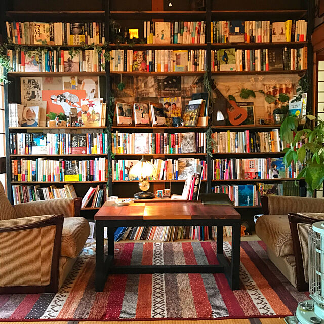 本が多くても美しい 蔵書を魅力的に見せる収納アイデア Roomclip Mag 暮らしとインテリアのwebマガジン