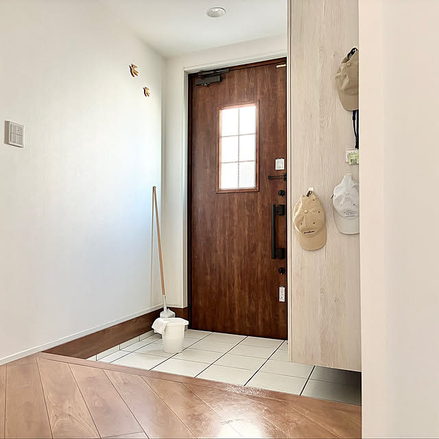 Entrance,無印良品,ほうきとちりとり,メラミンスポンジ,玄関掃除,すっきり暮らす,丁寧な暮らしを心掛けて❁*.ﾟ,いいね、フォローに感謝です.｡.:*♡,帽子壁掛け,玄関ドア nonp--yの部屋