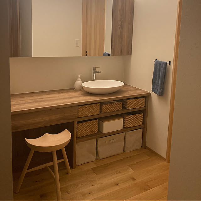 オンボウル洗面,無垢床オーク,ナチュラル,間接照明,無印良品,造作家具,造作洗面台,独立洗面台,My Shelf oguoguoの部屋