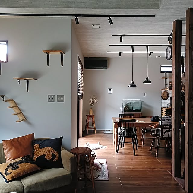 Lounge,クッションカバー,クッションカバー変えました,ちょこっと模様替え,ブラック×ブラウン,暮らしの投稿,5分でできる模様替え,リビングの一角,アデペシュ,アデペシュソファ Atelier_tamakiの部屋