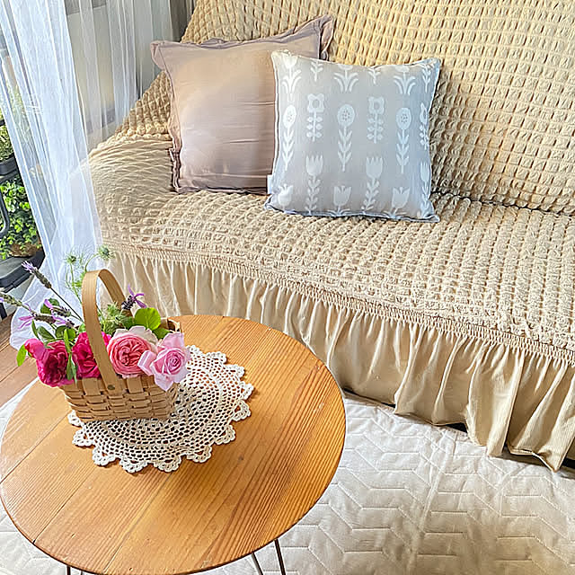 Lounge,マルチカバー,ソファーのある暮らし,バラ,花のある暮らし,しまむら購入品,しまむらクッション,2024.5.11,SEASON REASON,いつもありがとうございます,フォローありがとうございます,おうち時間 mintteaの部屋