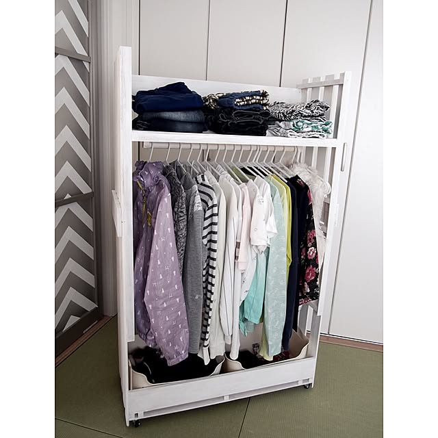 My Shelf,DIY,すのこリメイク,DIY棚,収納DIY,ダイソー ペンキ,収納,こどもと暮らす。,すのこ,衣類収納,収納棚,katasu,子供服,押入れ改造,収納アイデア,ダイソー ハンガー,収納できる衣類収納 emimekkoの部屋