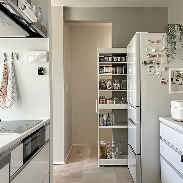 Kitchen,隙間活用,隙間ラック,隙間収納,暮らしを整える,暮らしを楽しむ,すっきり暮らす,収納術,収納スペース,収納アイデア,キッチン収納,パントリー収納,パントリー ___sora27の部屋