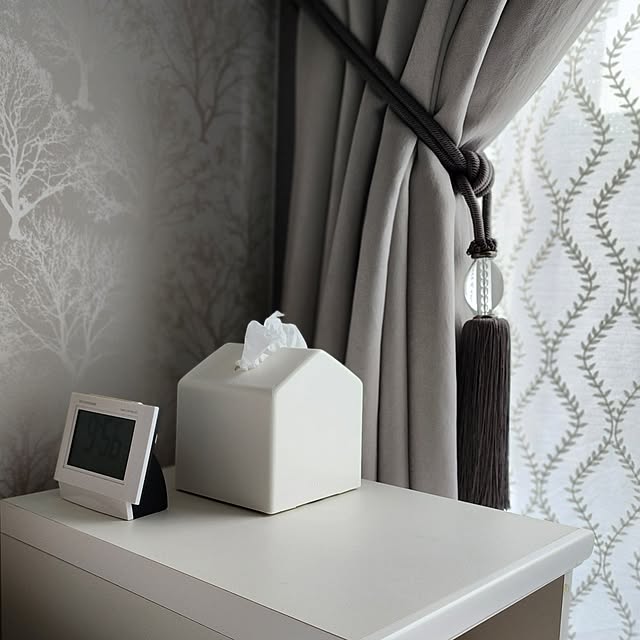 Bedroom,ネット通販,ティッシュケース,ティッシュカバー,コンパクトティッシュ,KEYUCA,シンプルインテリア,シンプルモダン,ホワイトインテリア,買ってよかったもの,買い換えて正解,カーテンタッセル,KEYUCAティッシュケース 75の部屋