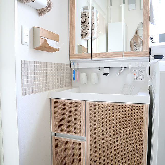 Bathroom,ナチュラルインテリア,マイホーム,シンプルライフ,建売住宅,Instagram⇨sayaka_j89,お気に入りに囲まれた暮らし,リメイク,簡単リメイク,簡単DIY,リメイクシート,マステリメイク,ラタン風,ラタン風リメイクシート,洗面台,洗面台リメイク sayaka.の部屋