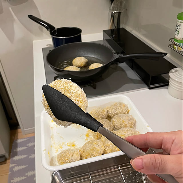 RoomClipショッピングポイント,roomclipインタビュー,RoomClipショッピング,揚げ物,キッチンツール,山崎実業,排気口カバー,towerシリーズ,ピタッと！つまめるトング,子供のいる暮らし,5人家族,普通の家,男の子3兄弟,Kitchen,すみめせん×→すみません woodstockの部屋