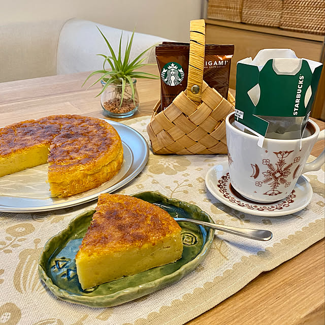 サツマイモのケーキ,パイクプレイス,コーヒーのある暮らし,コーヒータイム,スターバックス,おうちカフェ,狭小住宅,北欧ナチュラル,建売住宅,旗竿地,狭小を楽しむ,北欧,3階建て,ナチュラルインテリア,My Desk hananokaoriの部屋