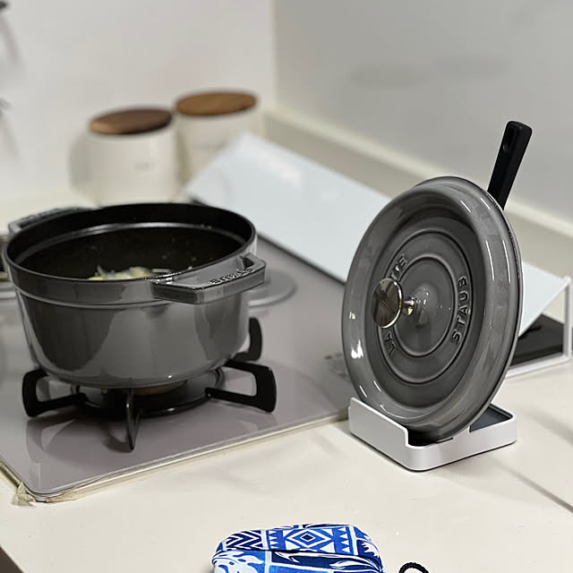 Kitchen,お玉&鍋ふたスタンド,山崎実業 tower,ストウブ鍋,キッチン道具,セルフリフォーム,ホワイトインテリア,北欧インテリア,老後を考える,築32年の家 yukarimamaの部屋