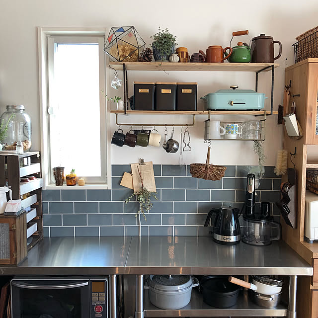 Kitchen,タイルDIY,グレーのタイル,コアスモーク,タイル,足場板,タイル貼り,タイルシール,ブルーノ,足場板の棚,吊るすの大好き,水耕栽培 moca.yの部屋