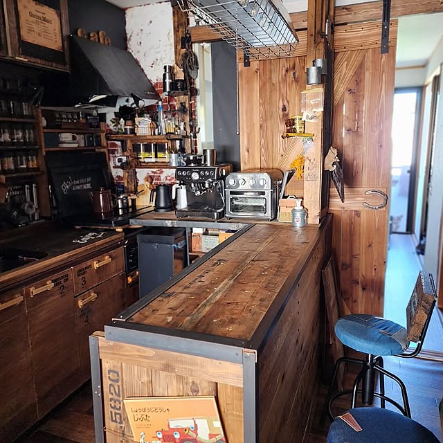 Overview,ルームツアー,インテリア,DIY,古材,無骨,木工,インダストリアル,男前インテリア,RCの出会いに感謝♡,賃貸でも諦めない！,丁寧な暮らし,足場板DIY,ご縁に感謝♡,日々の暮らし,好きな時間,シーリングファン,観葉植物のある暮らし,DAIKO照明,マットレス,ZINUS,ヴィンテージ,海外風に憧れて,グリーン,雑貨,キッチンカウンターDIY,モールディングゲートDIY,ラブリコ,引き戸DIY,ハモサ照明 CYNOSの部屋