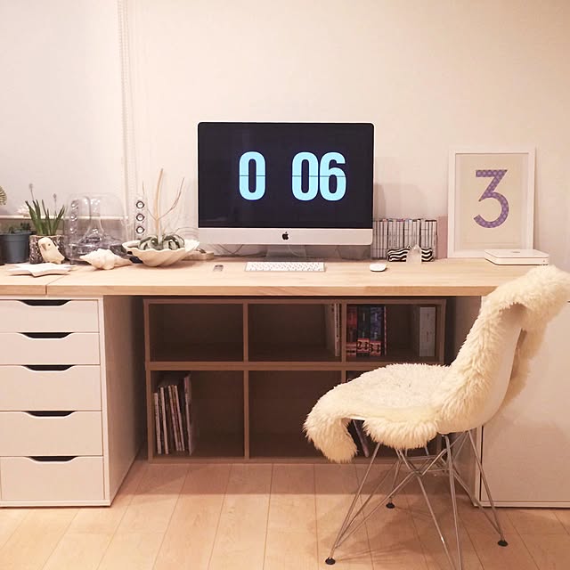 My Desk,パタパタ時計,デジタル時計,キセログラフィカ,Mac,イームズ,IKEA,無印良品,本棚,マルトク Katsuraの部屋