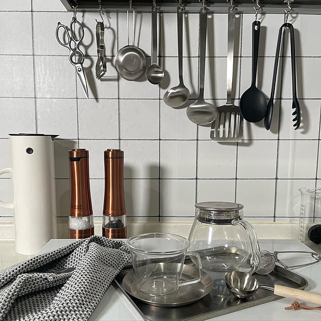 アクセントクロス,ティーポット,KINTO,ジョージジェンセン,stelton,Russell Hobbs,キッチンインテリア,ステンレスが好き,無印良品,キッチンツール,賃貸インテリア,賃貸暮らし,海外インテリアに憧れる,賃貸,インスタ→nuunao2019,賃貸マンション,Kitchen nuunao2019の部屋