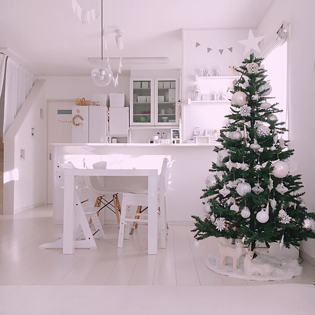 My Desk,トナカイ,2018.11.30,クリスマス,クリスマスオーナメント,しろが好き*,ホワイトクリスマス,ニトリ,ホワイトインテリア,クリスマスツリー180cm,ニトリのツリー,リビング学習,ダイニング,クリスマス雑貨,こどもと暮らす。,ダイニングテーブル＆チェア,キッズチェア t.m.r.sの部屋