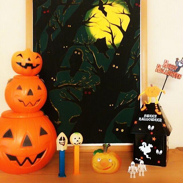 My Shelf,ハロウィン,娘の絵,PEZ,LEGO,お菓子の缶 akigonの部屋