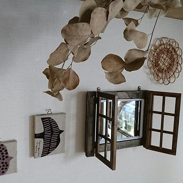 On Walls,100均リメイク,窓枠風,窓枠風ミラー,セリア,LIMIA makkyfoneの部屋