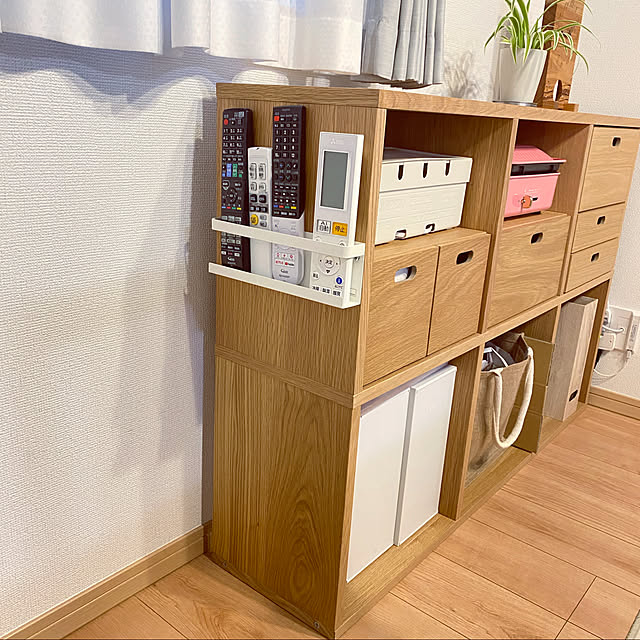 リビングがすっきり片付く!リモコン収納アイデア57選 | RoomClip mag