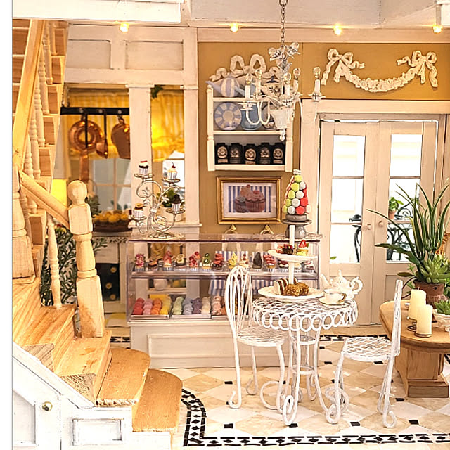 Overview,好きな部屋で暮らす,カップケーキ屋さん,ドールハウスリフォーム中,手作り,ミニチュア,大好きな物,マカロンタワー,カップケーキ♡,ショーケース手作り,まだ途中ですが…,見ていただいてありがとうございます♡ mieの部屋