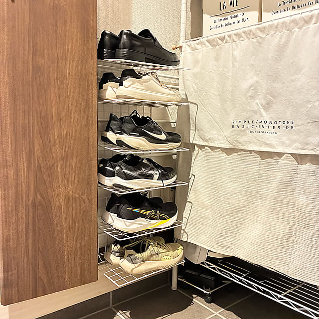 Entrance,綺麗に保つ,楽して掃除したい,結束バンド,棚,玄関,100均,靴収納,壁面収納,ワイヤーネット,突っ張り棒,DIY♡,DAISO♥,靴置き場DIY,浮かせる収納,靴の困り事 miiの部屋