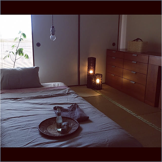 Bedroom,寝室,丁寧に暮らす,旅館風,旅館スタイル,フロアランプ リンドロ,fog linen work,モロッコストローバッグ,アフリカンバスケット,くつろぎ空間,ニトリ,ニトリ照明モニター,照明,和室,和室インテリア saokoの部屋