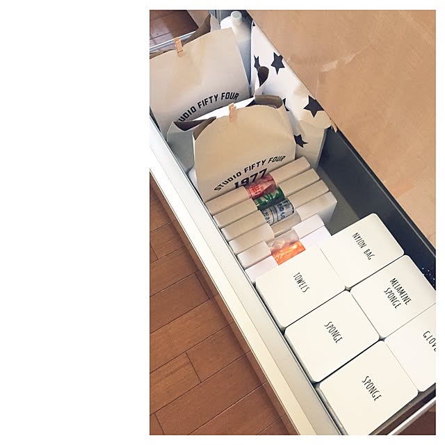 Kitchen,ダストボックス,ペーパーストレージ,エンボスシール,収納,シンク下収納,キッチン収納,初投稿,セリア,白黒,モノトーン,100均,リメイク,ニトリ,レジ袋収納,レジ袋ストッカー pinoの部屋