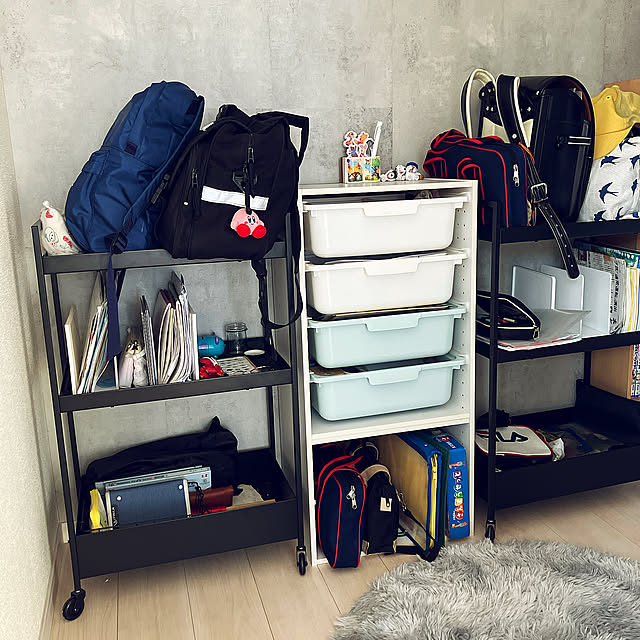 On Walls,子供部屋,アクセントクロス,IKEAワゴン,ランドセル置き場,5人家族,子供3人,ランドセル収納 shiho...の部屋