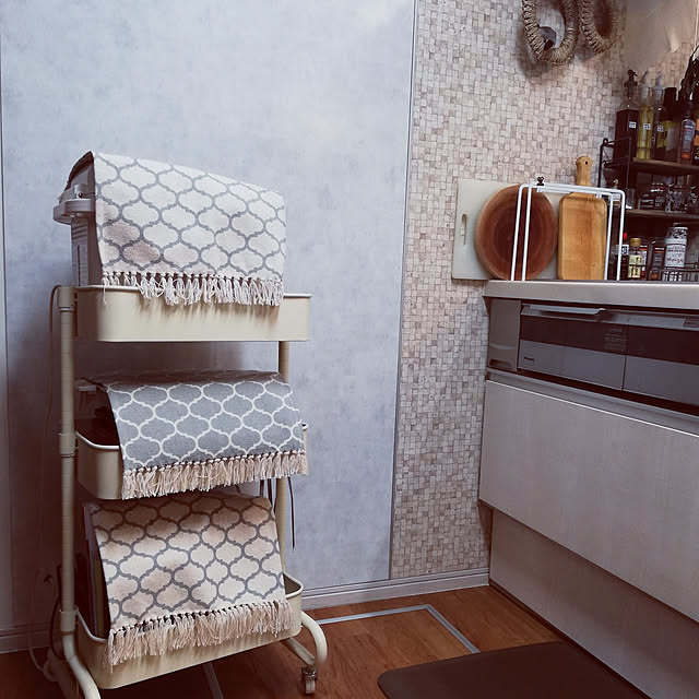 Kitchen,目隠し,家族に感謝♡,見てくださってありがとう❁︎,ルームクリップに感謝,春,いいね＆フォローありがとうございます♡,RCの出会いに感謝♡,リノベーション7年目,リノベーション物件,45年前の家,春の模様替え,セリア,モロッカン柄,モロッカン柄フリンジランチョンマット bambiの部屋