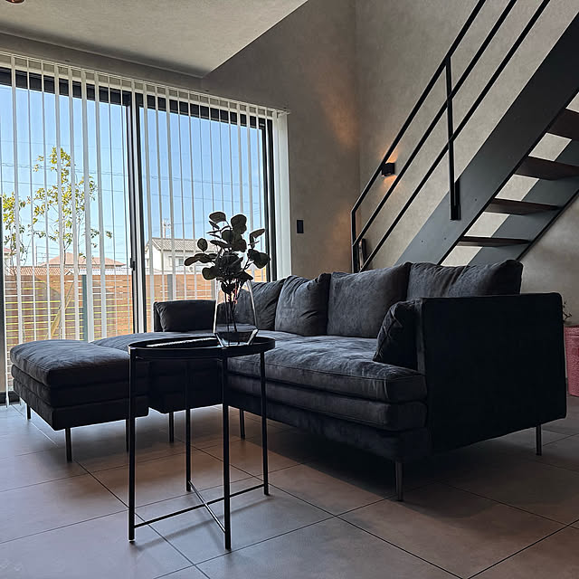 【写真でルームツアー】モノトーンで魅せる静かな美しさ。無駄をそぎ落とした上質な空間のyouko-mamaさんのお家をご紹介！