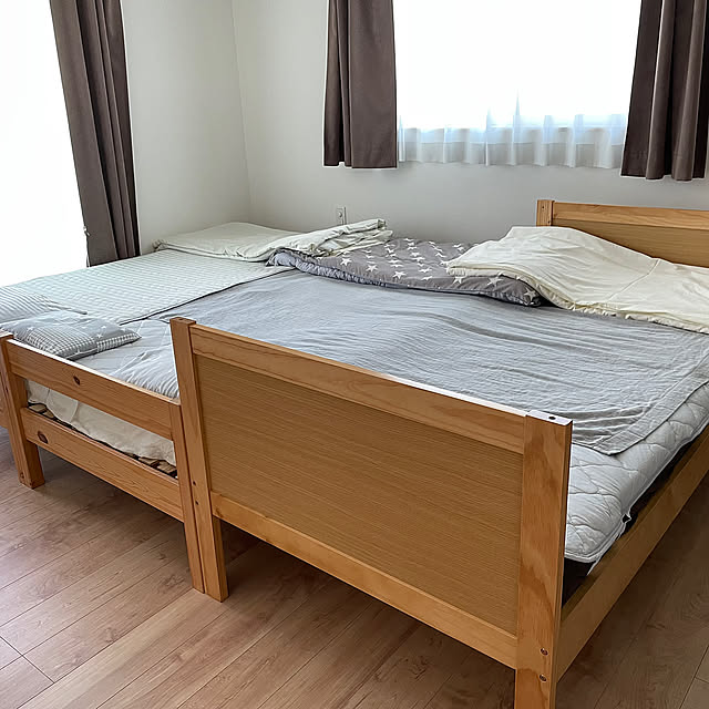 Bedroom,シンプルな暮らし,寝室インテリア,寝室,シングルベッド3台,心地よい暮らし,こどもと暮らす,子供のいる暮らし,ナチュラルインテリア,無印良品 SUZUの部屋