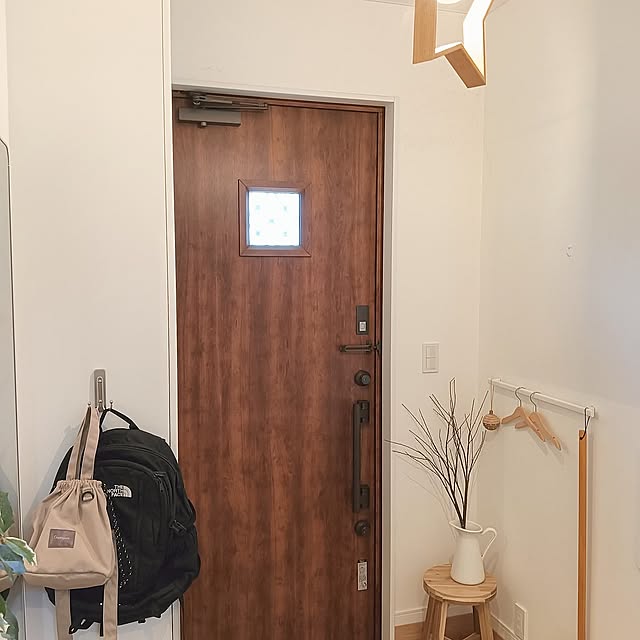 Entrance,コマンドフック,かける収納,こどもと暮らす,リュック,リュック掛け,リュック収納,無印良品,照明,収納,北欧,北欧ナチュラル,無印良品 壁に付けられる家具 momo0907の部屋
