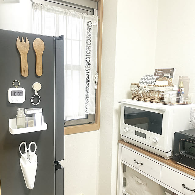 Kitchen,冷蔵庫側面,冷蔵庫,マグネット収納,マグネット,ダイソー,ナチュラル,ナチュラルインテリア,ダイソー雑貨,いつもいいねやコメありがとうございます♡,アパートでもおしゃれにしたい♡,アパートでも素敵に,アパート暮らし asami.の部屋