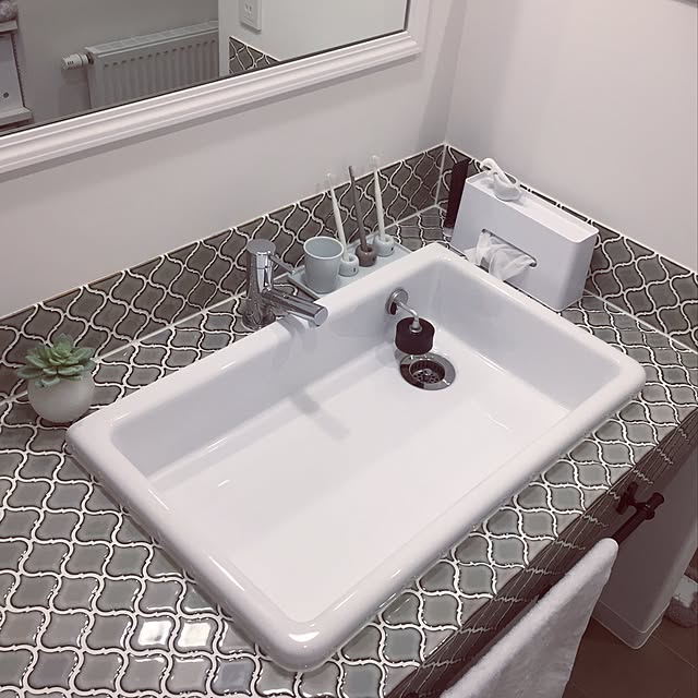 Bathroom,造作洗面台,TOTO病院用流し,TOTO 実験用シンク,マークスアンドウェブ,無印良品,ダルトン 石鹸ホルダー,コラベルタイル,TOTO,ホワイトインテリア,シンプル,モノトーン,シャビーシック,戸建,輸入住宅,ナチュラル,北欧,名古屋モザイクタイル,ニトリ mi_homeの部屋