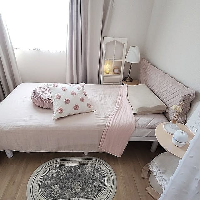 Bedroom,買ってよかったもの,賃貸でも楽しく♪,賃貸インテリア,賃貸,オブジェ,ディスプレイ,カーテン,窓際,ナチュラルインテリア,サリュ,シングルベッド,飾り棚,5畳,ベッドヘッド,プチプラインテリア,ニトリ,ニトリのクッションカバー,ドット,ディスプレイ棚,マンション pinonの部屋