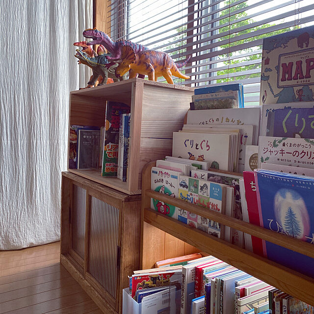 古家具,恐竜,絵本収納,こどもスペース,こどものいる暮らし,りんご箱,こどもと暮らす,木のぬくもり,My Shelf do___ra.の部屋