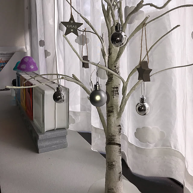 出窓,ニトリ,ガラスブロック,クリスマス,セリア,My Shelf,ブランチツリー,オーナメント,シンプルライフ,丁寧な暮らし,白樺ツリー,クリスマスツリー,置き物,飾り home_44の部屋
