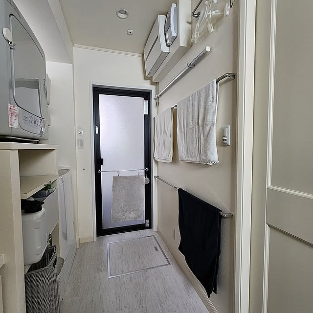 Bathroom,ランドリールーム,バスタオル掛け,壁面活用,乾太くん,乾燥機のある生活,室内干し,室内干しバー,ホスクリーン,ホスクリーン埋め込み型 75の部屋