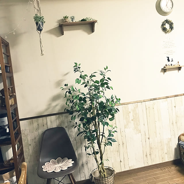 Lounge,腰壁風お直し中,セリア,リメイクシート,ニトリ,フェイクグリーン,カフェ風インテリア AZUの部屋