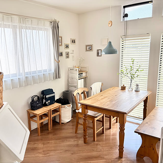 Lounge,木製家具,ペンダントライト,ダイニングテーブル,カバンの置き場所,すっきり暮らす,見て頂きありがとうございます⑅︎◡̈︎*,丁寧な暮らしを心掛けて❁*.ﾟ nonp--yの部屋