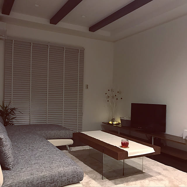 Lounge,リセット完了,ラグ,ソファ,リビングテーブル,観葉植物,ウッドブラインド yukoの部屋