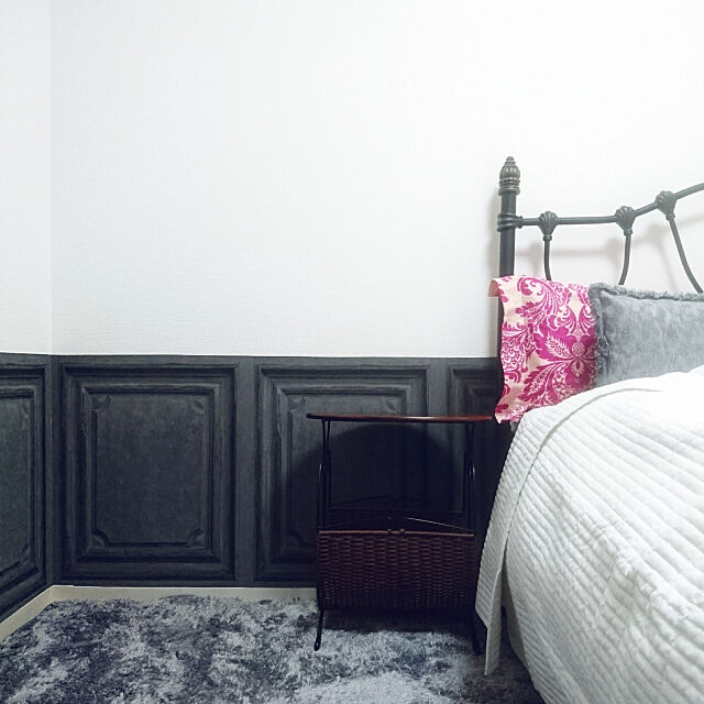 Bedroom,DIY,模様替え,ブラック,腰壁風壁紙,壁紙貼りDIY,アクセントクロス,アイアンベッド,ホワイト,ピンク ruの部屋