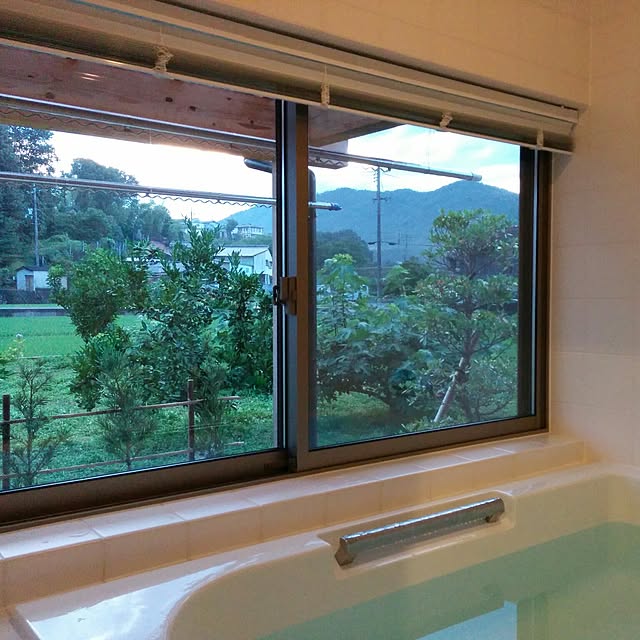 Bathroom,お風呂,北欧インテリア,平屋,大きい窓,北欧,お庭作り,無垢の床,シンプルライフ,新築一軒家,無垢材,田舎暮らし,平屋の家,スローライフ,マイホーム,浴槽,バスルーム,お風呂場の窓,タイル張り hiraya2015の部屋