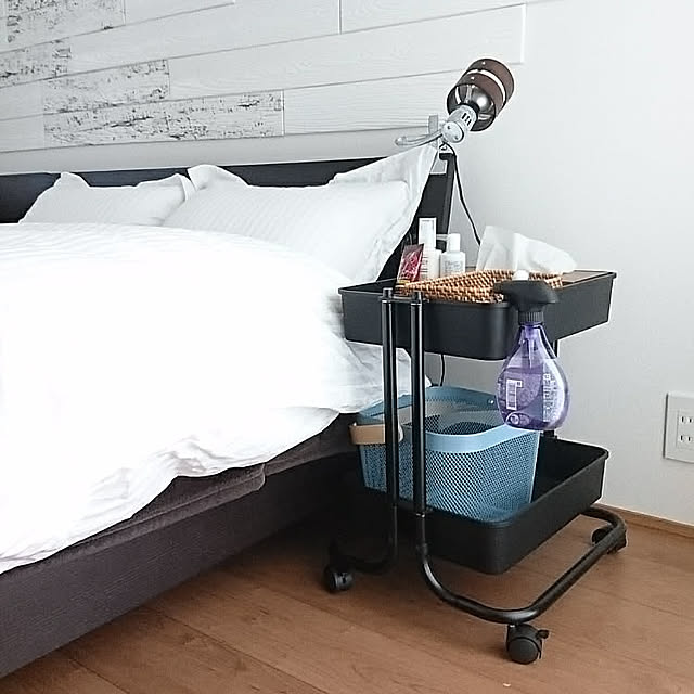 Bedroom,キッチンワゴン,収納,ニトリ,クリップライト,ファブリーズナチュリス,小物,小物入れ,寝室,山善,ドリームクッションパネル,IKEA,RISATORP yukoの部屋