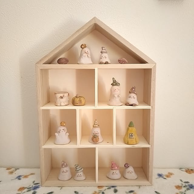 My Shelf,小さな粘土作家,小さな粘土ちまちま,chima * chima,十色のおばけ,トイロのおばけ,ミンネで販売中,現品のみ,お気軽にお問い合わせ下さい,ちまちまの小さなハロウィン..*,ハロウィン,粘土細工,粘土,木粉粘土,ダイソー,ダイソー300円商品,ダイソーのおうち型シェルフ,プチプラインテリア,ほっこり*,いつもありがとう♡,何気ない日常に感謝して＊ mayutan.の部屋