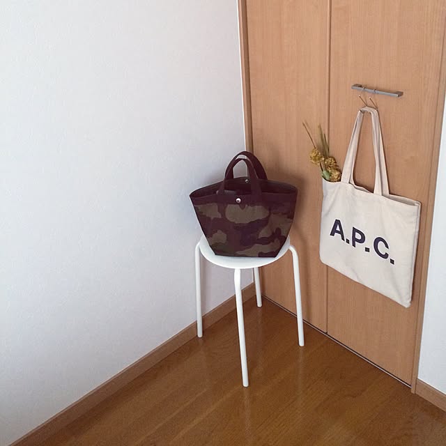 My Shelf,Herve Chapelier,クローゼット,チェア,トートバッグ,バッグ,バッグ置き場,エルベシャプリエ,A.P.C.,賃貸,1K,北欧インテリア,ドライフラワーのある暮らし,シンプル,ホワイト,ホワイトインテリア,IKEA,北欧,KYOTO,一人暮らし,シンプルインテリア,10000人の暮らし mi__koの部屋