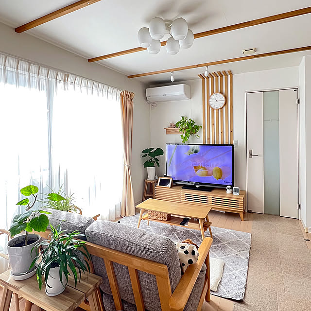 Lounge,リビングの壁,リビング,リビングインテリア,スラットウォール風,スラットウォール,インテリア,DIY,ナチュラルインテリア,北欧インテリア,DIY女子,インテリアコーディネート,ありがとうございます♡,ナチュラルカラー,インテリア大好き,いいね、お返しができなくてごめんなさい。,インテリアを楽しむ,ボタニカルインテリア yumimaruの部屋